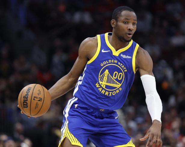 开云官方app入口-连续7场比赛轰下20+ 库明加能否成为勇士救心丸？