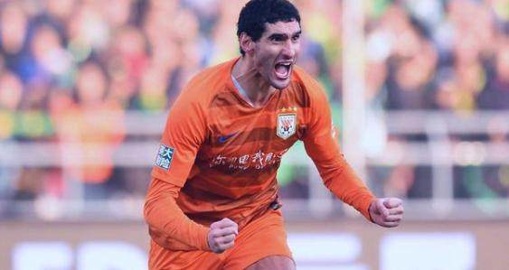 又是读秒头球绝杀！熟悉的头球大师砸晕国足王牌