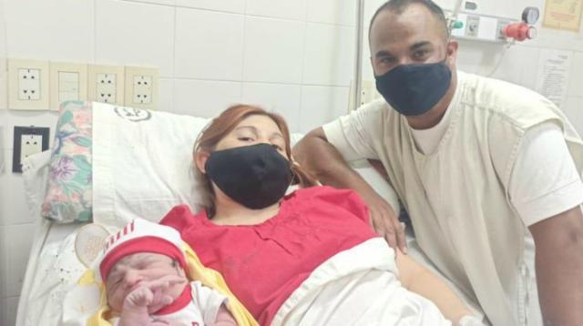 开云体育官方入口-迭戈·萨尔瓦多 阿根廷2021年首个新生儿致敬老马！